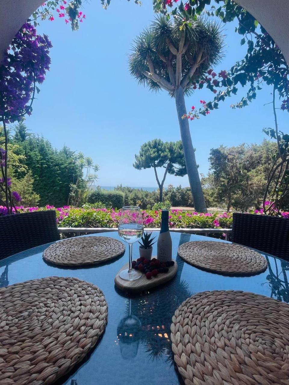 Casa Santorini Las Chapas Ferienhaus Marbella